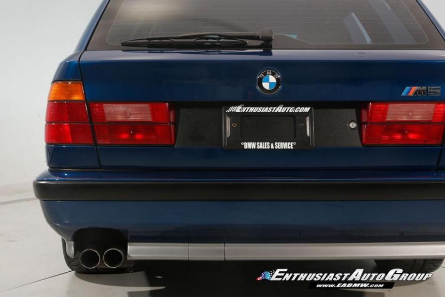 Детали экстерьера BMW M5 Touring (Avus Blue) (WBSHJ91070BL01767) (E34) 1994 года  (фото 42 из 100)